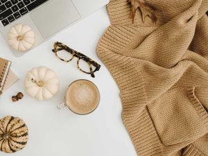 L’autunno è una stagione perfetta per creare un outfit da ufficio da donna comodo ed elegante