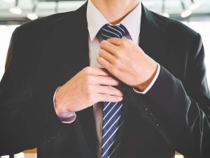 La cravatta è perfetta per gli eventi business e meno formali