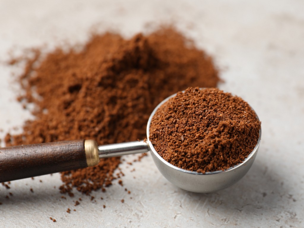 Moka o caffettiera napoletana: come funzionano, cosa producono in tazza e come scegliere quella giusta. Guida completa su meccanismi, sapore, manutenzione e macinatura ideale.