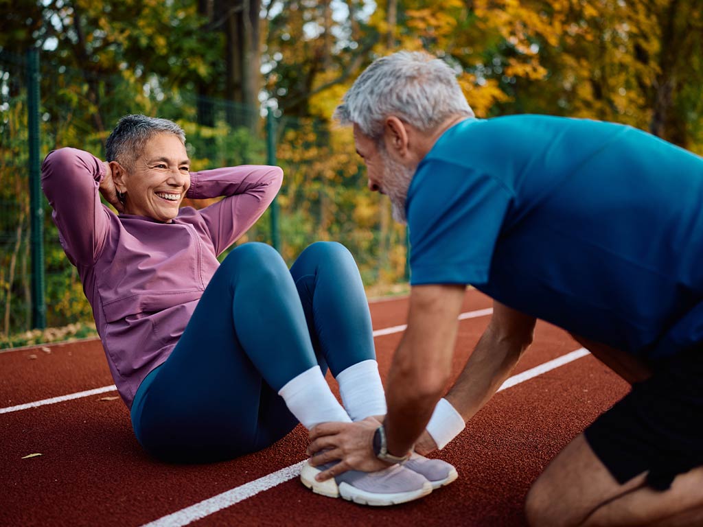 Riprendere lo sport in autunno richiede gradualità e metodo. Scopri come pianificare gli allenamenti, prevenire gli infortuni e ritrovare la forma in sicurezza.